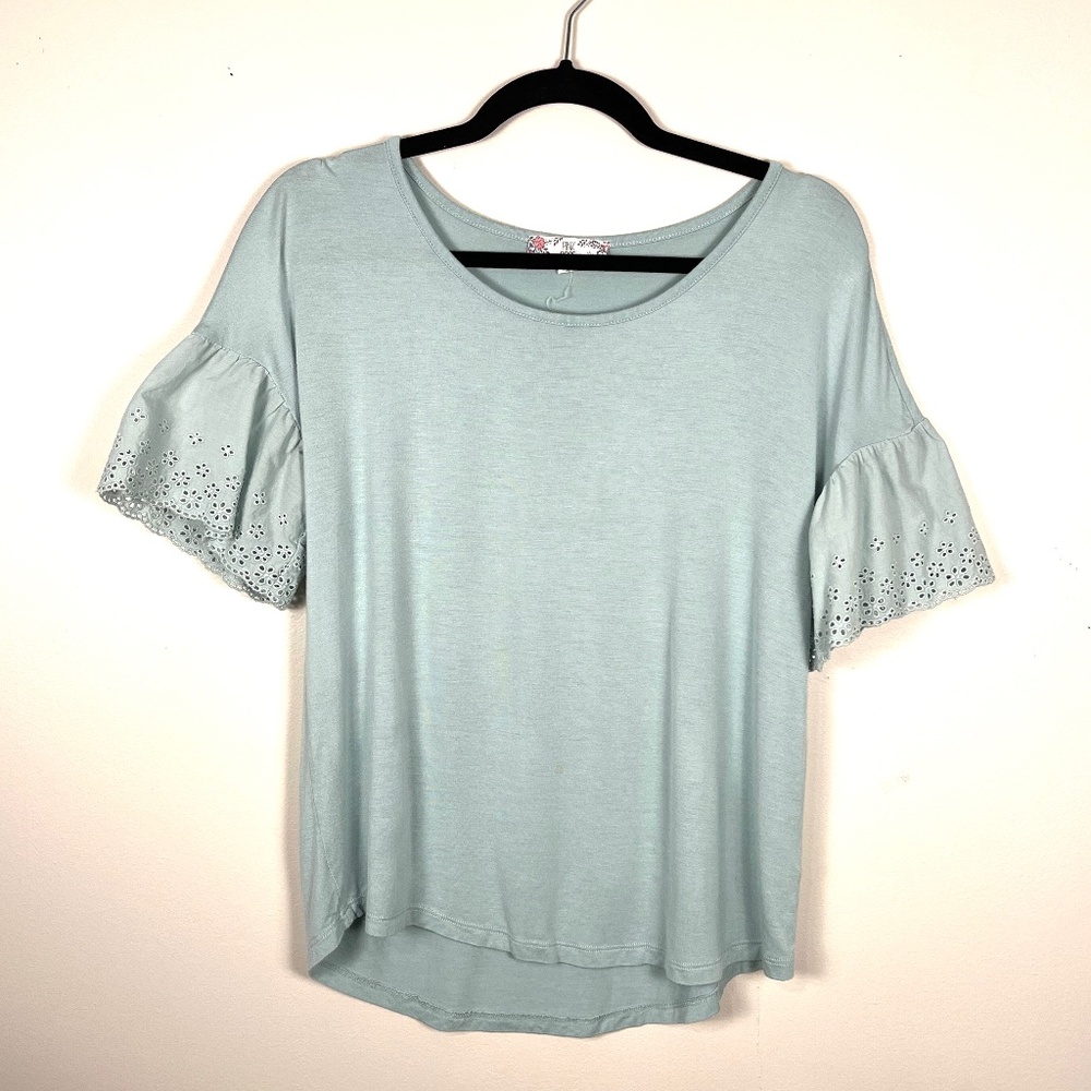 Eyelet lace 3/4 sleeve light mint color knit top